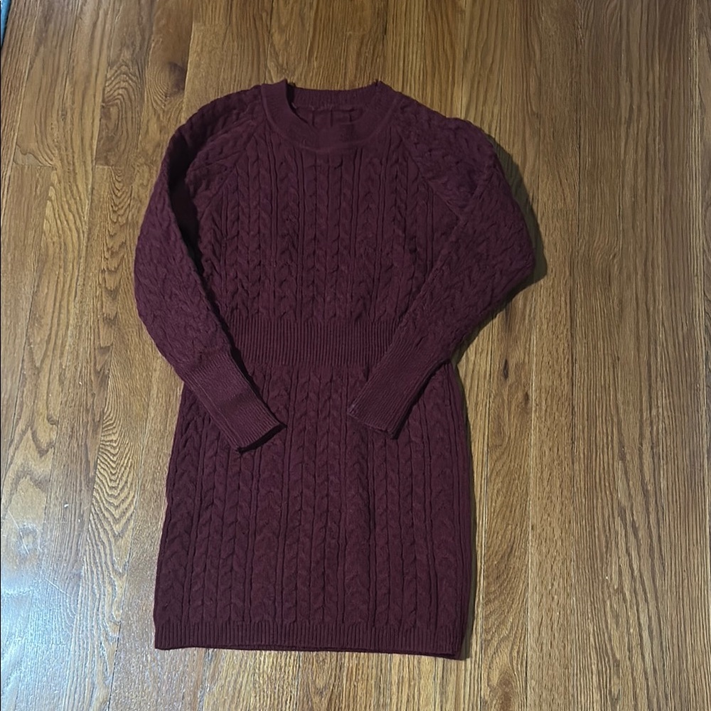 Women's Cable Knit Sweater - Burgundy